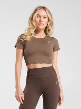 Gymshark Olive Crop Tee - Short Sleeve Performance Top